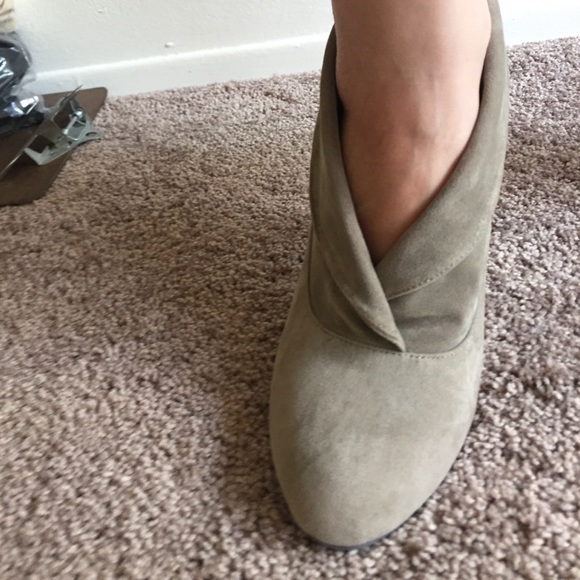Rebels Willow Bootie Tan Suede NWT - Picture 3 of 8